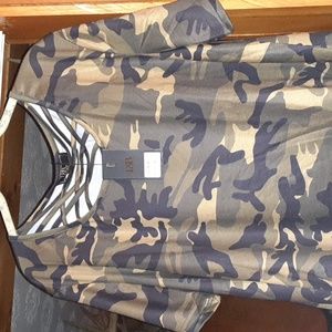 L&B 3xl Camo Short Sleeve Criss Cross Neckline Hi/Low Hem Blouse